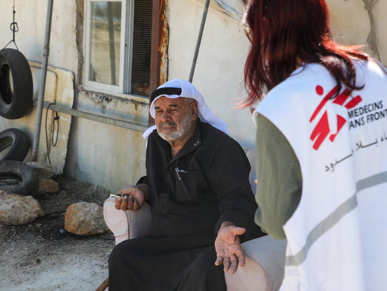 Zorgverlener Djoen blijft werken in oorlogsgebieden, ook nu hulpverleners steeds vaker doelwit zijn