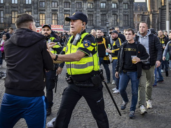 Gaat een digitale meldplicht voor voetbalhooligans met stadionverbod werken?