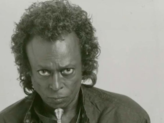 Miles Davis zou nu honderd zijn geworden maar buiten dat verdient hij ook een standbeeld