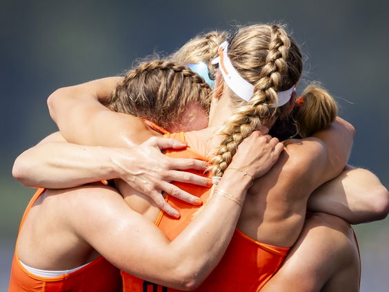 'De tranen stromen', Nederlandse vrouwen vier-zonder roeien goud binnen