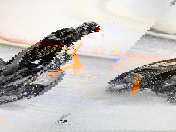 Het Rechterrijtje met ijsracer Sebastian Reitsma