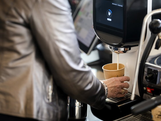 Bedrijven verdienen miljarden over de rug uitzendpersoneel