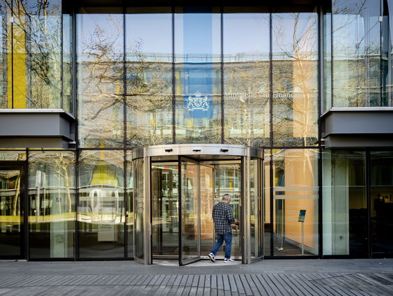 Gaan we meer geld lenen voor infrastructuur en woningbouw?