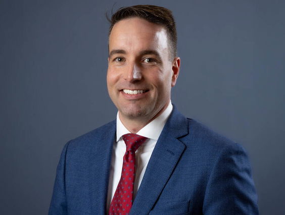 Burgemeester Lisse reageert op bedreigingen na gemeenteraadsvergadering over azc