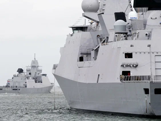 Hoe is het leven op fregat Evertsen en hoe kijkt de bemanning naar alle onrust?