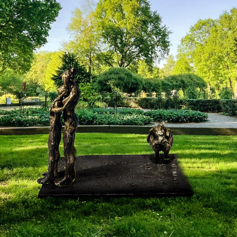 Olcay Gulsen onthuld nationaal monument tegen seksueel geweld in Winschoten