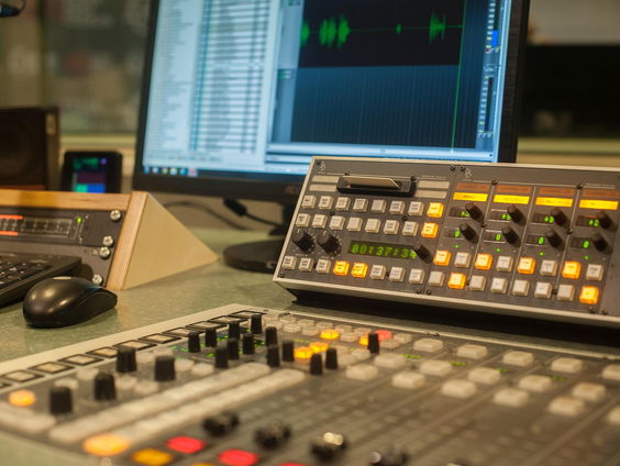 Piratenzenders maken een comeback en kapen het Drents Museum