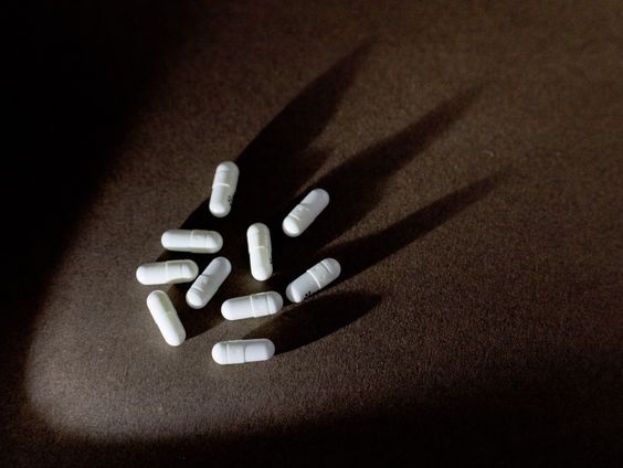 Wat te doen tegen illegale medicijnenhandel?