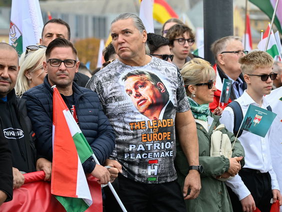Druk op Orbán neemt toe