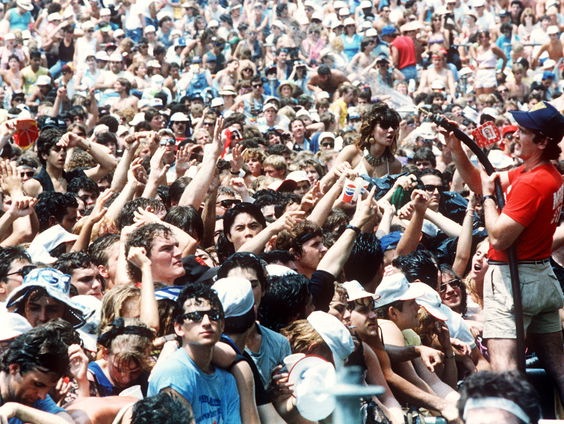 Hoe was het om in 1975 Live Aid te presenteren?