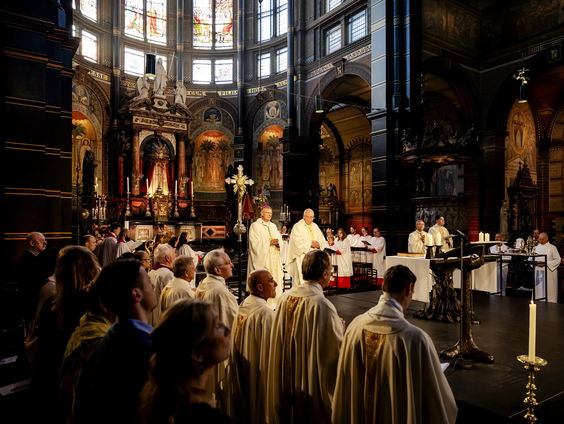 Amsterdam krijgt een kathedraal cadeau van de Paus