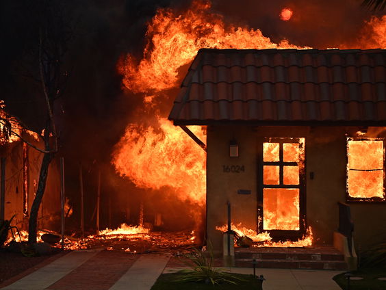 Grote verwoesting in Los Angeles door natuurbranden