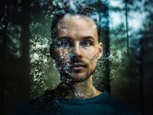 Marieke doet haar verhaal in de EO-serie 'Klinkt als een sekte'