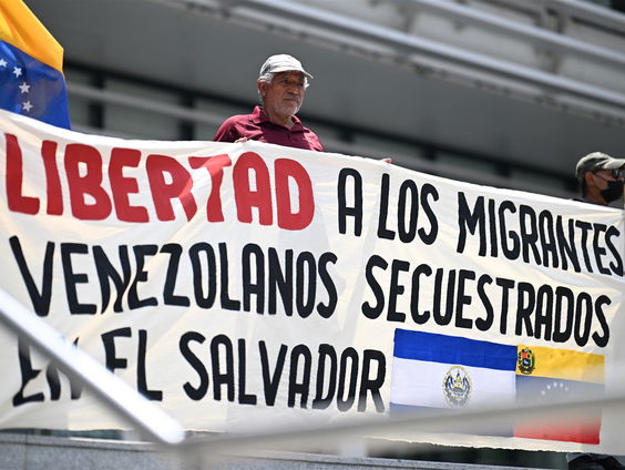 Hoever kan Trump gaan met zijn deportaties?