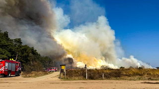 Natuurbranden laaien op, zorgen om defensieterreinen