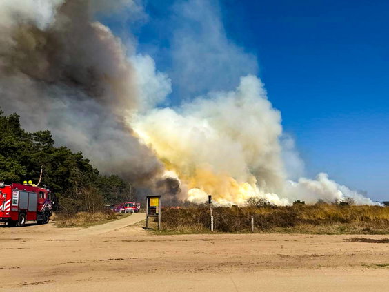 Natuurbranden laaien op, zorgen om defensieterreinen
