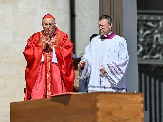 Hoe was de uitvaart van de paus?