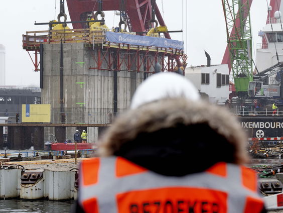 Problemen bij Zeesluis in IJmuiden: kan Rijkswaterstaat zulke grote projecten nog wel aan?