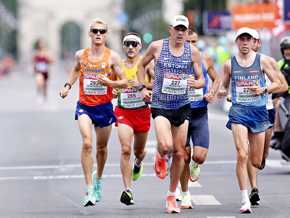 Tom Hendrikse haast marathonlopers naar de Olympische Spelen