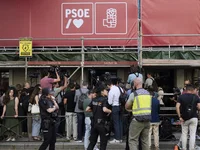 Wat doen de Spaanse corruptie-onderzoeken met de positie van Sanchez?