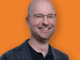 Nieuwe talkshow 'Bar Laat' met (inval)presentator Tim de Wit