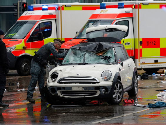 Automobilist rijdt in op demonstratie in München: wat is er bekend?