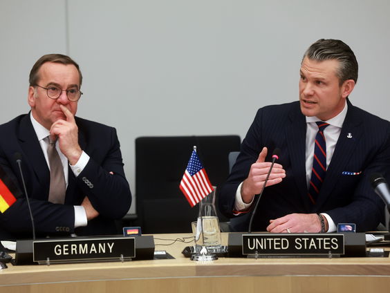 Defensieminister VS: Oekraïne moet bezet gebied opgeven, geen NAVO-lidmaatschap