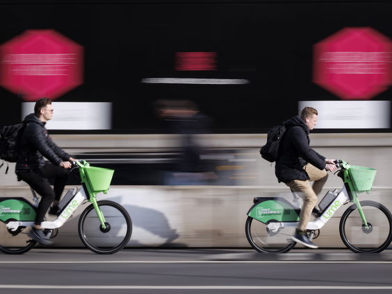 Elektrische deelfietsen verboden in Rotterdam Zuid vanwege misbruik