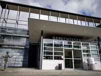 Moeten kinderen verplicht getuigen tegen hun ouders?