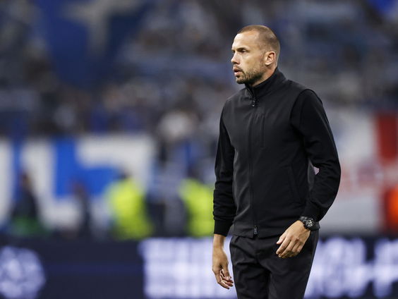 Stand.nl: 'Voetbaltrainers verdienen meer respect'