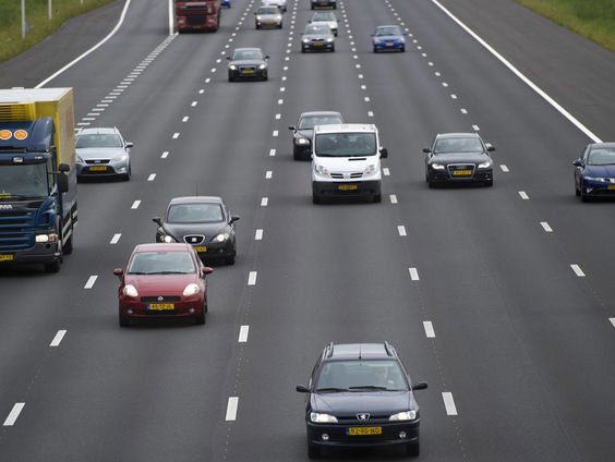 EU-verbod op benzine- en dieselauto's op losse schroeven