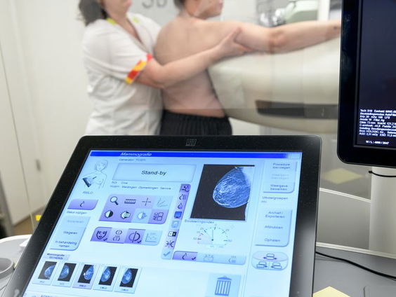 Inzet AI bij borstkankeronderzoek laat in Nederland op zich wachten
