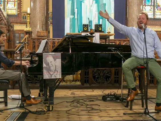 De liedjes van Harry Bannink in theatershow "Zeg maar ja tegen het leven".