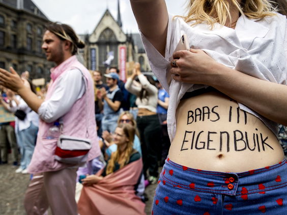 Stand.nl: 'Alle Europese vrouwen moeten toegang krijgen tot gratis abortus'