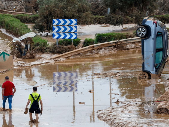 Jaar naar dodelijke overstromingen stapt president Spaanse regio Valencia af