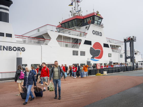 "De levensader naar de Wadden": Eilanden in gesprek met Den Haag over toekomst van Waddenveren