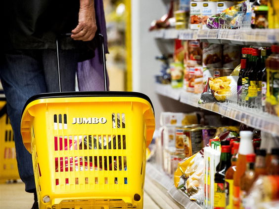 Gastheer gaat winkeldiefstal tegen in supermarkt