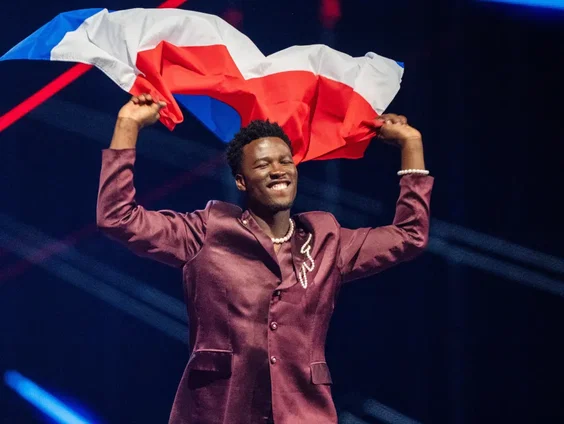 Stand.nl: 'Als artiest moet je niet willen deelnemen aan dit Songfestival'