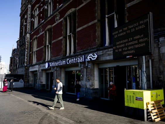 Documentaire 'Amsterdam Centraal 24/7' ter ere van het 135-jarig bestaan