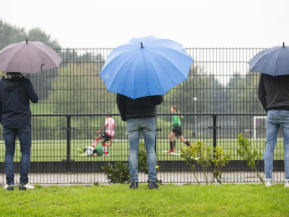 Agressie op het amateur voetbalveld? Ontstaat vaak bij ouders langs de lijn