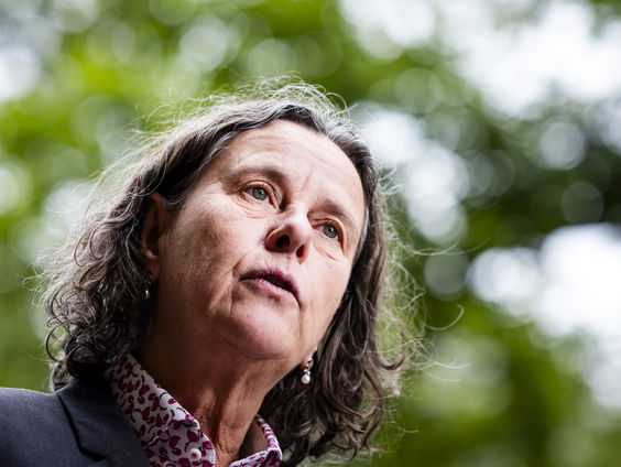 Het kabinet wil de bed-bad-broodregeling schrappen. Is dat een goed plan?