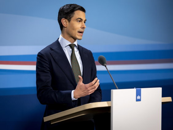 Brandstofprijzen blijven stijgen; waarom neemt het kabinet geen actie?