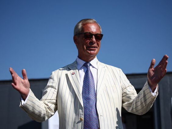 Farage wint verkiezingen van 'vuilnisbak' Count Binface