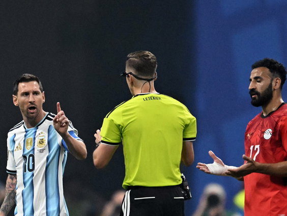 (Bewuste) arbitrale dwalingen bij Argentinië-Egypte?