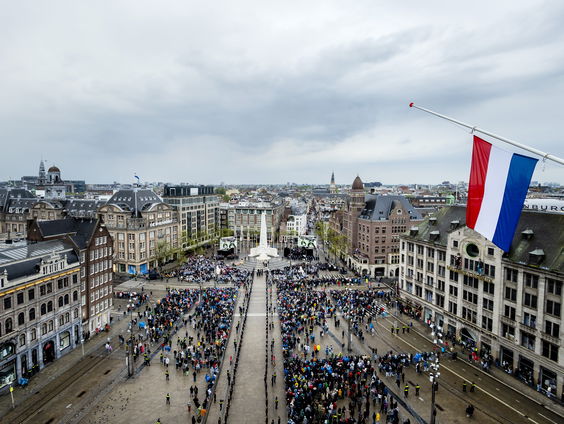 Mag er tijdens de Nationale dodenherdenking ook aandacht zijn voor hedendaagse oorlogen?