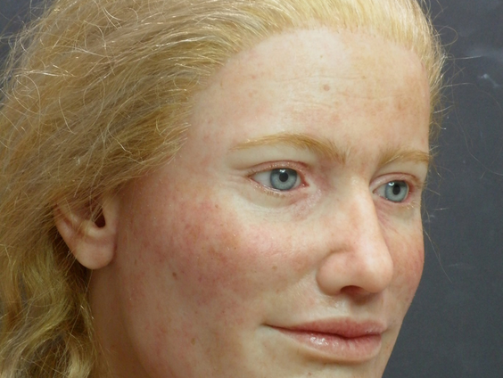 Maja d'Hollosy gaf skelet Castricumse Hilde een gezicht