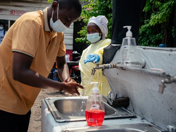 WHO meldt 900 ebolabesmettingen in Congo