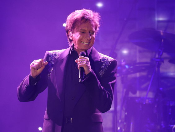 De bijna 83-jarige Barry Manilow is ondanks zijn anderhalve long niet uitgespeeld