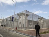 Nederlands-Egyptische ASML-ingenieur Omar Elshal al een jaar vast zonder een rechter gezien te hebben.