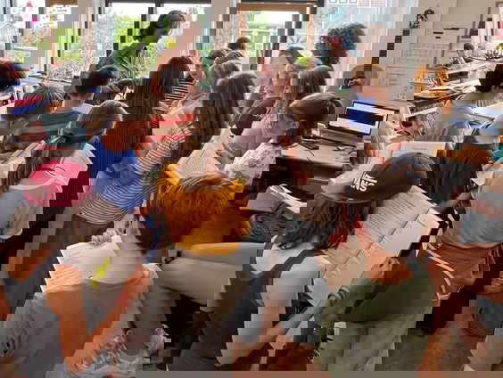 Schoolklas dolblij met musical over de klimaatcrisis